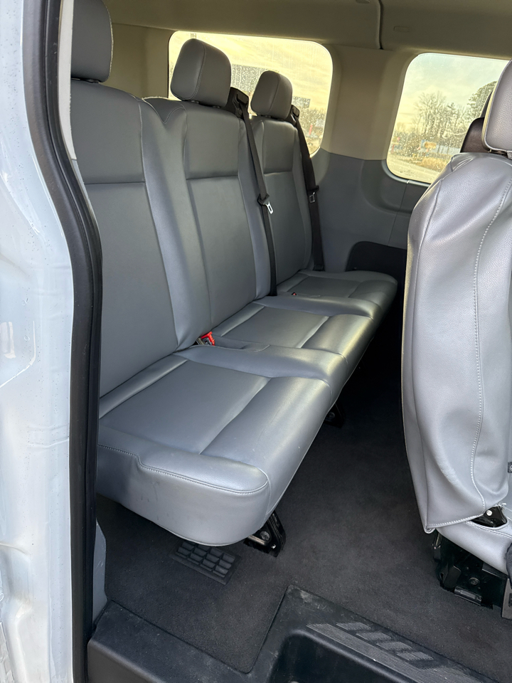 Ford Transit Wagon T-150 130" Low Roof XLT Swing-Out RH Dr 2017