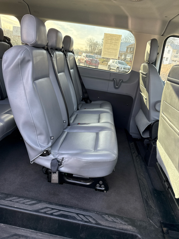 Ford Transit Wagon T-150 130" Low Roof XLT Swing-Out RH Dr 2017