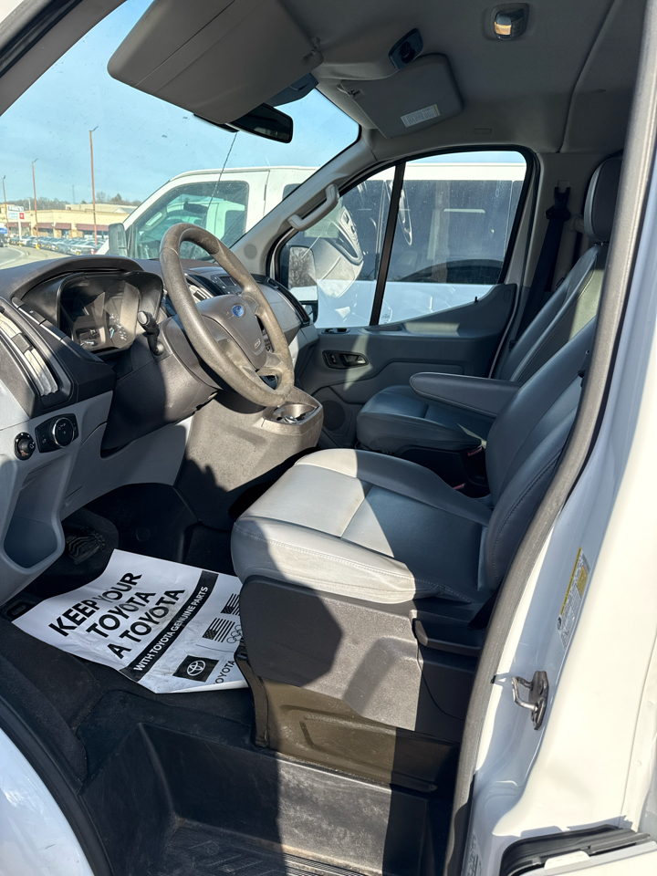 Ford Transit Wagon T-150 130" Low Roof XLT Swing-Out RH Dr 2017