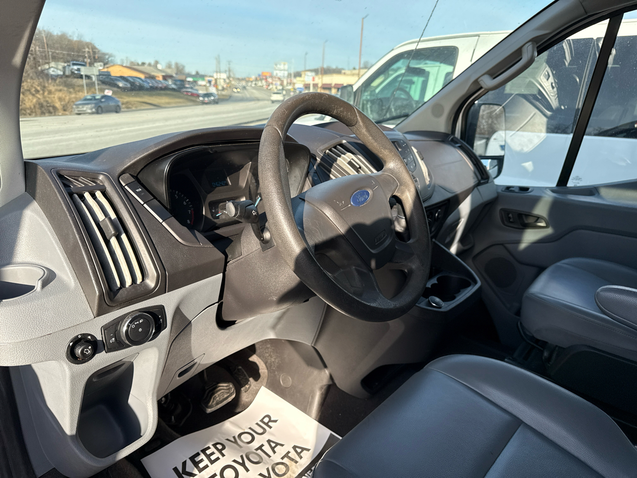 Ford Transit Wagon T-150 130" Low Roof XLT Swing-Out RH Dr 2017