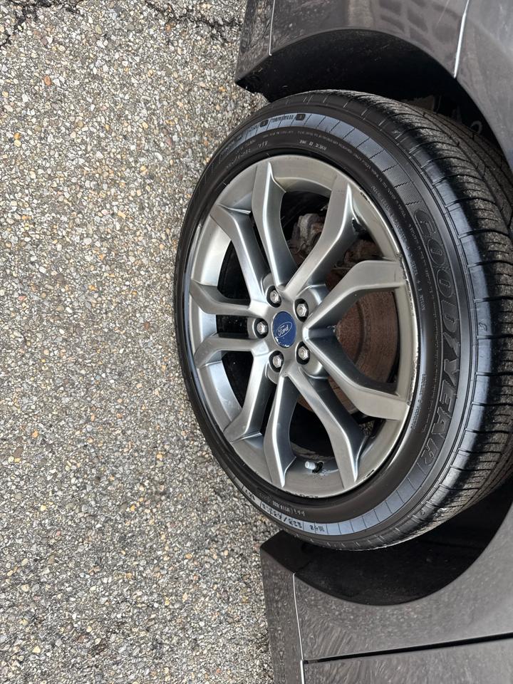 Ford Fusion Hybrid SE FWD 2017