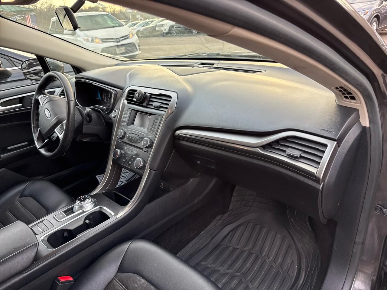 Ford Fusion Hybrid SE FWD 2017