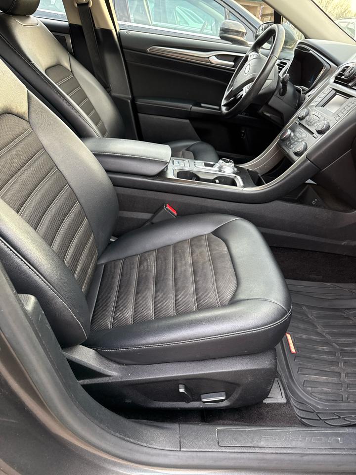 Ford Fusion Hybrid SE FWD 2017