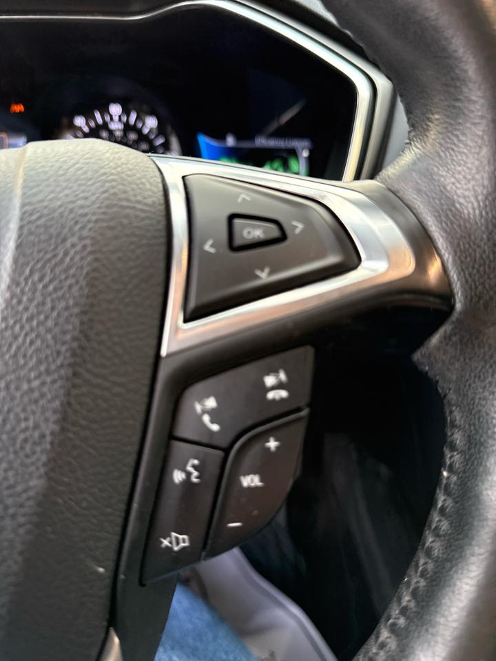 Ford Fusion Hybrid SE FWD 2017