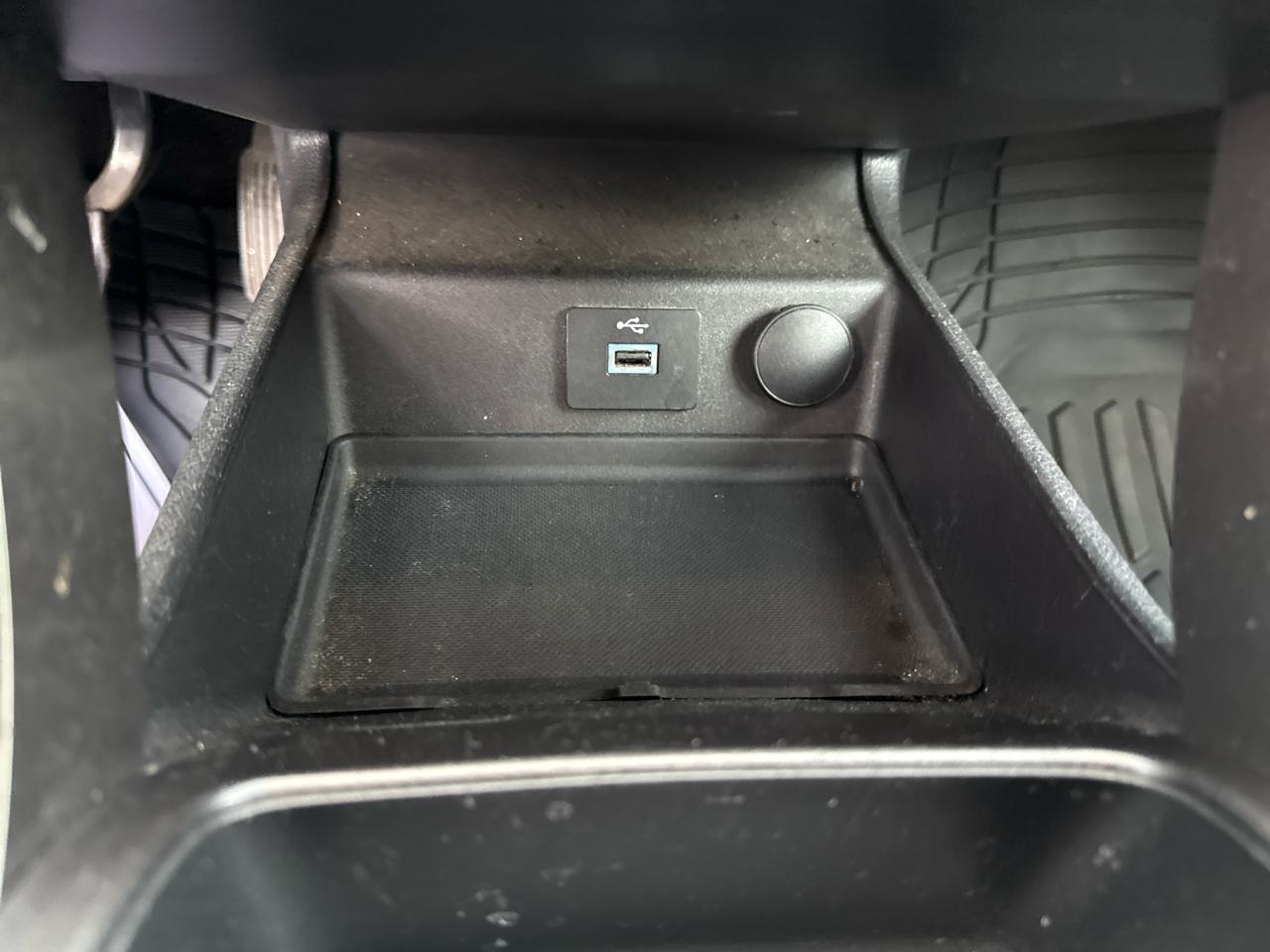 Ford Fusion Hybrid SE FWD 2017