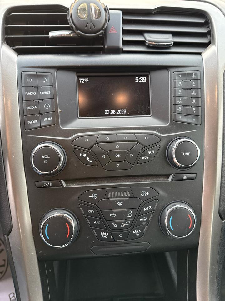 Ford Fusion Hybrid SE FWD 2017