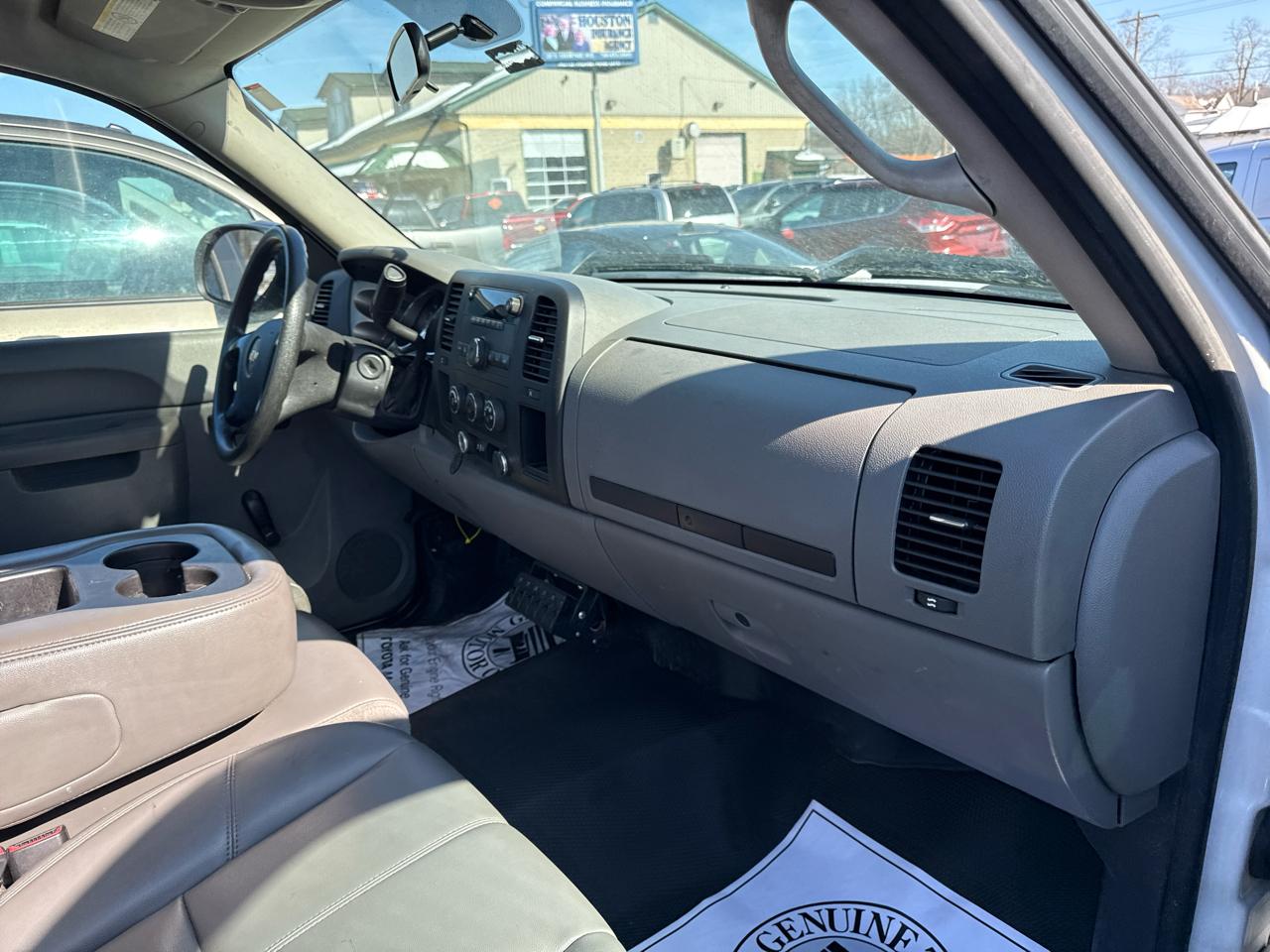 Chevrolet Silverado 2500HD 2WD Reg Cab 133.7" Work Truck 2012