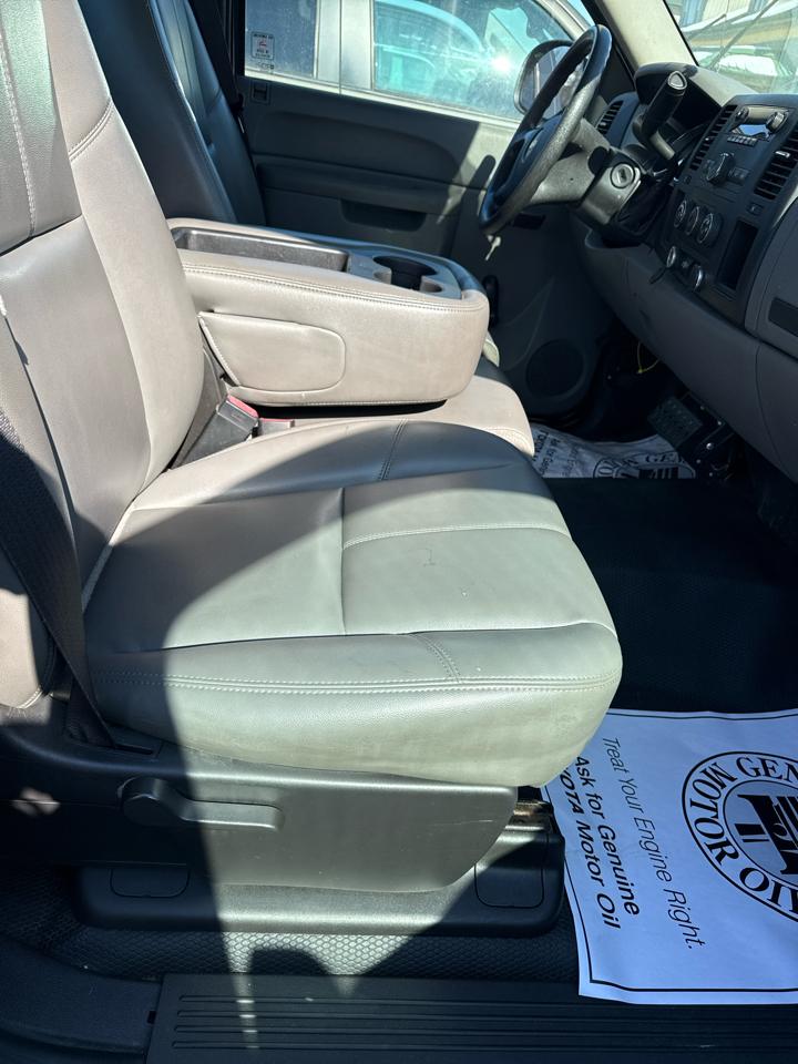 Chevrolet Silverado 2500HD 2WD Reg Cab 133.7" Work Truck 2012