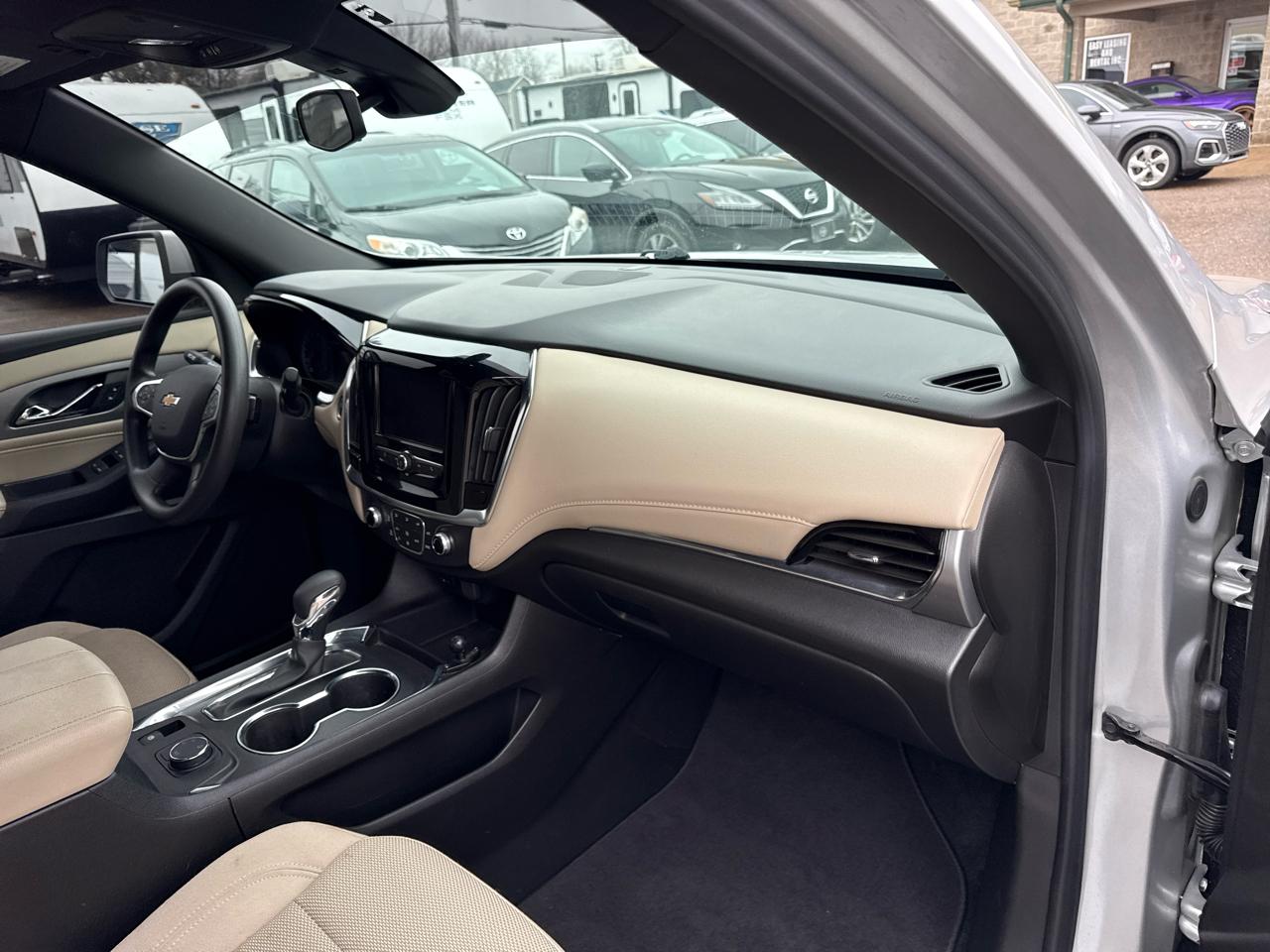 Chevrolet Traverse AWD 4dr LS w/1FL 2022