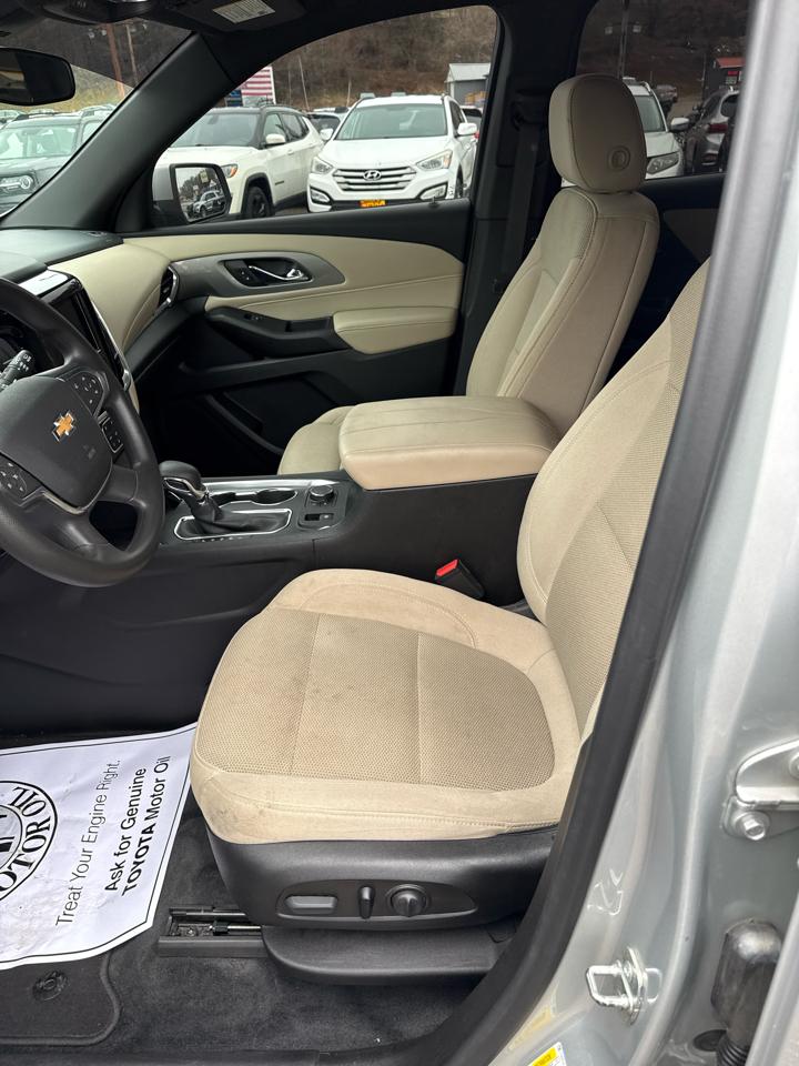 Chevrolet Traverse AWD 4dr LS w/1FL 2022