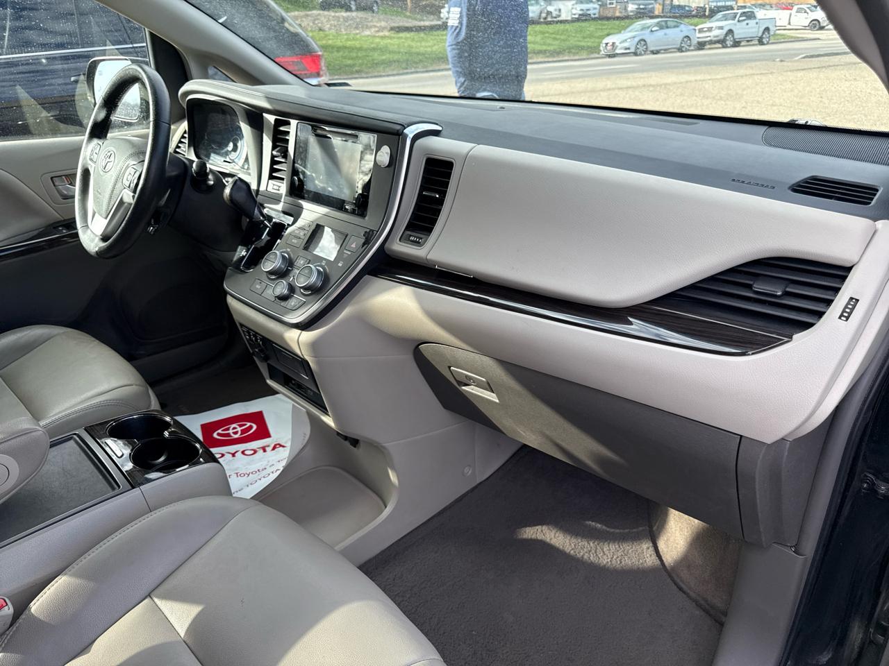 Toyota Sienna 5dr 8-Pass Van XLE Premium FWD (Natl) 2015