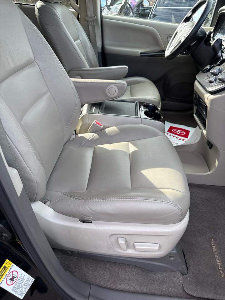 Toyota Sienna 5dr 8-Pass Van XLE Premium FWD (Natl) 2015