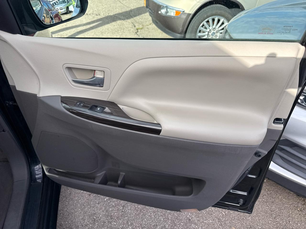 Toyota Sienna 5dr 8-Pass Van XLE Premium FWD (Natl) 2015