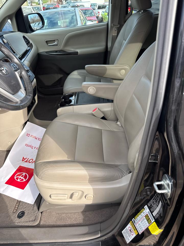 Toyota Sienna 5dr 8-Pass Van XLE Premium FWD (Natl) 2015