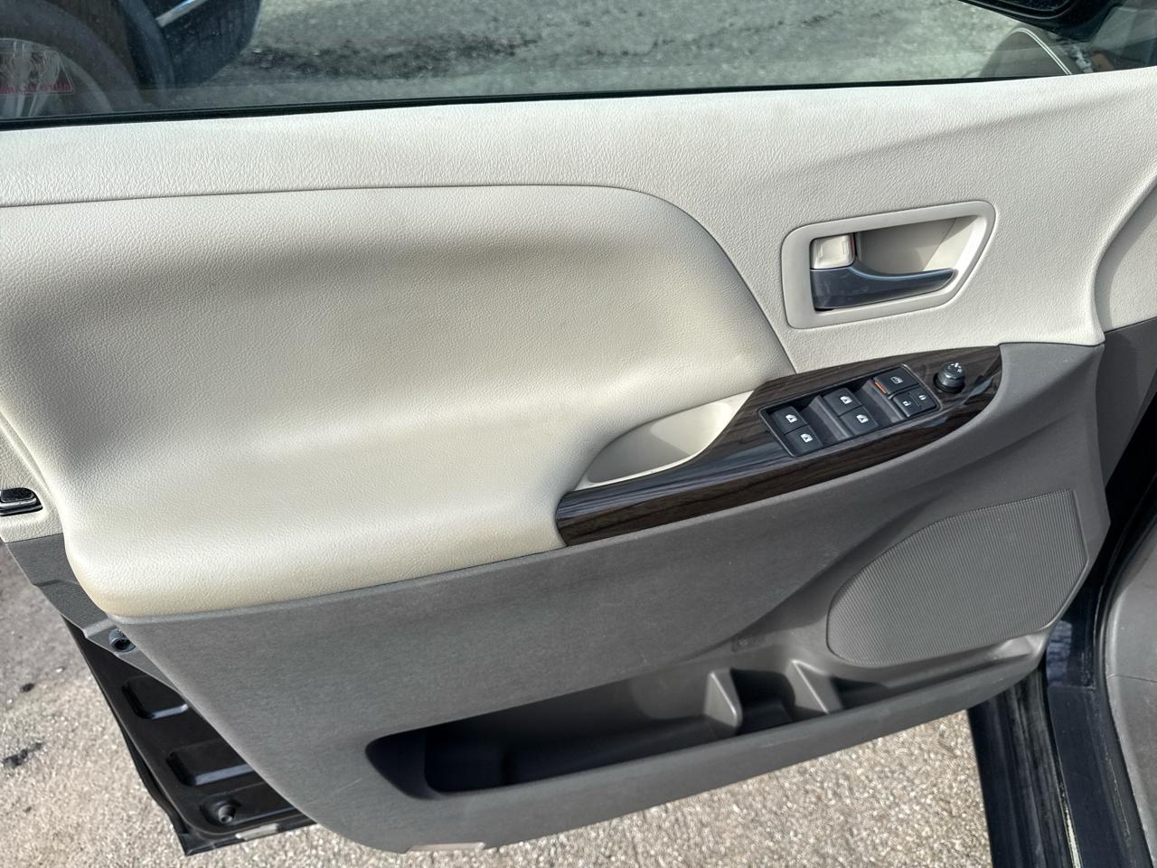 Toyota Sienna 5dr 8-Pass Van XLE Premium FWD (Natl) 2015