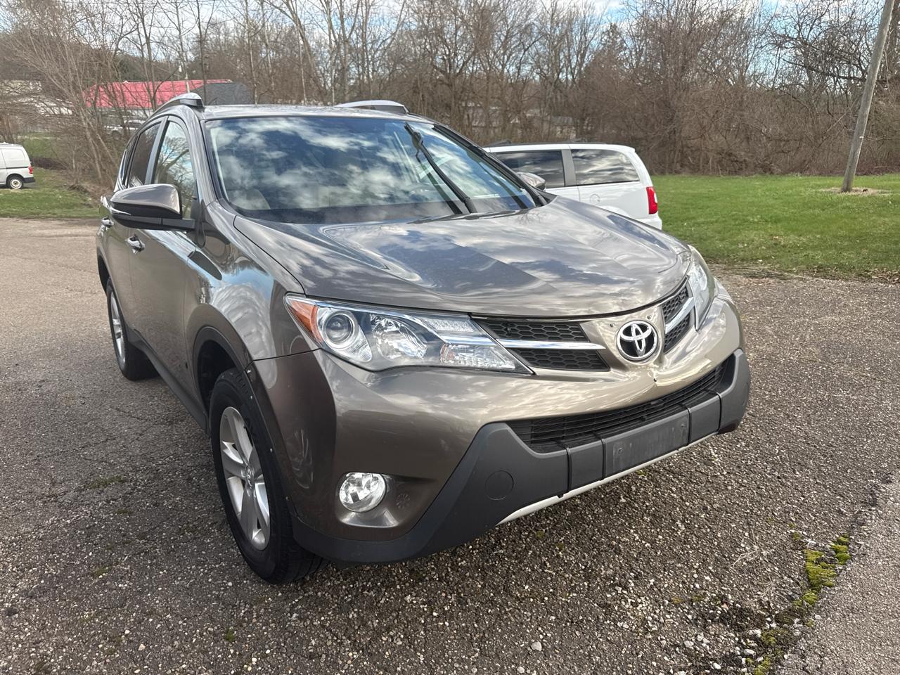 Toyota RAV4 AWD 4dr XLE (Natl) 2013