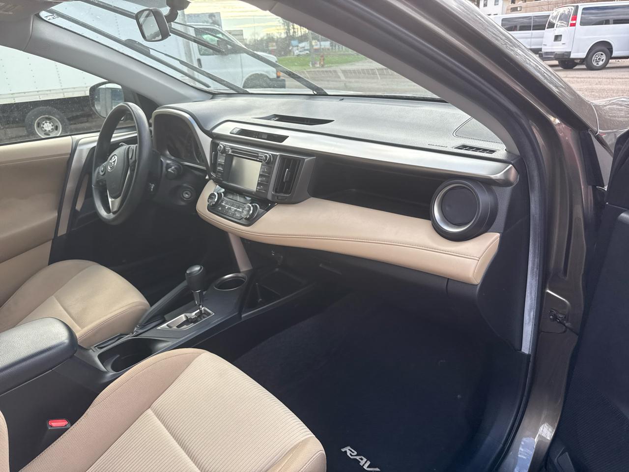 Toyota RAV4 AWD 4dr XLE (Natl) 2013