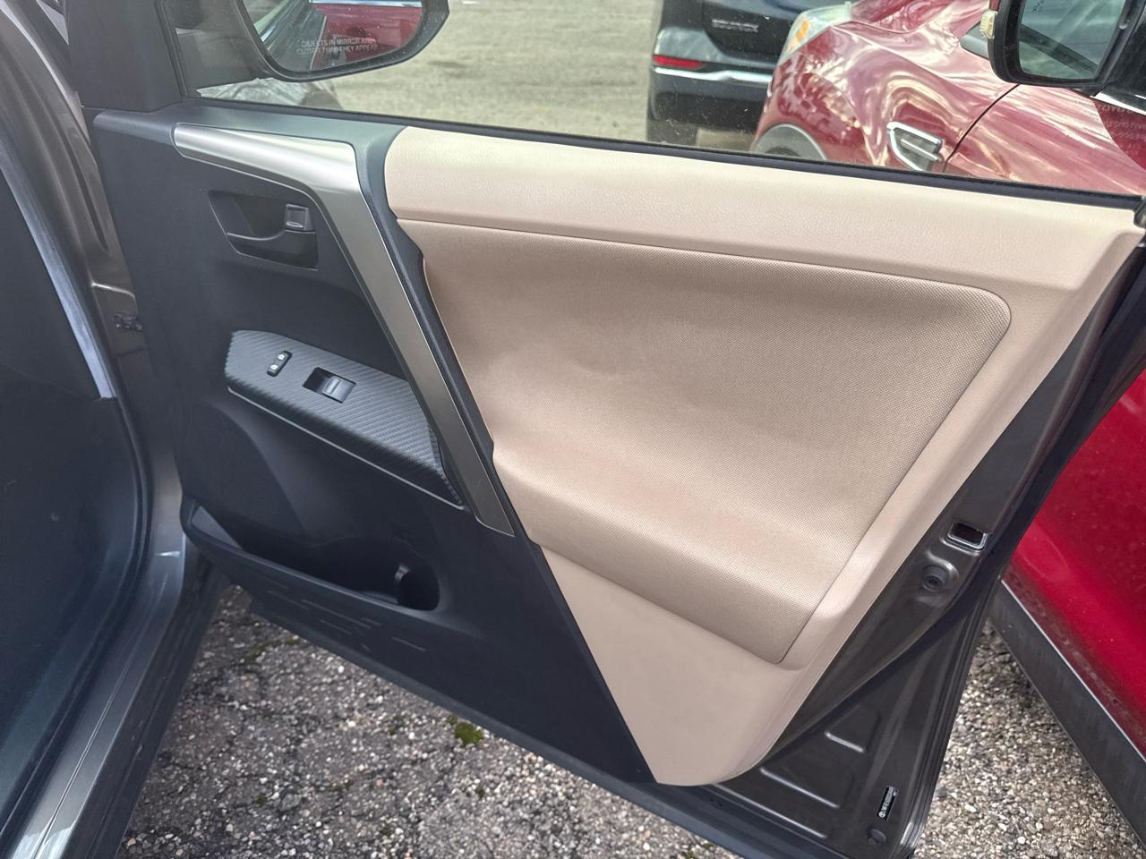 Toyota RAV4 AWD 4dr XLE (Natl) 2013