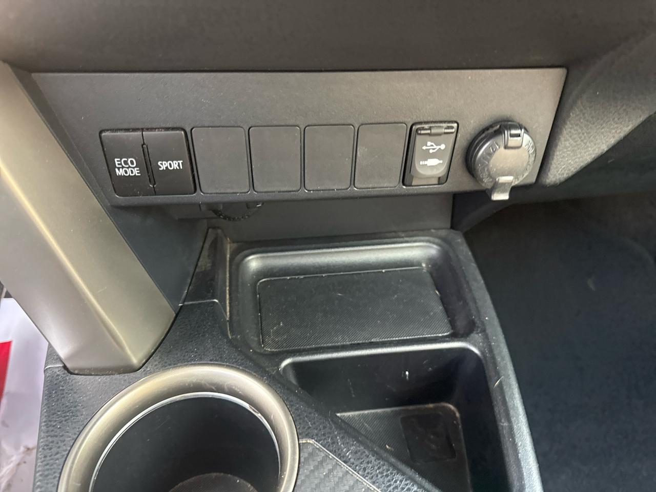 Toyota RAV4 AWD 4dr XLE (Natl) 2013