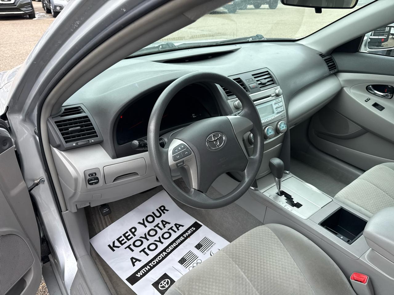 Toyota Camry 4dr Sdn I4 Man LE (Natl) 2008