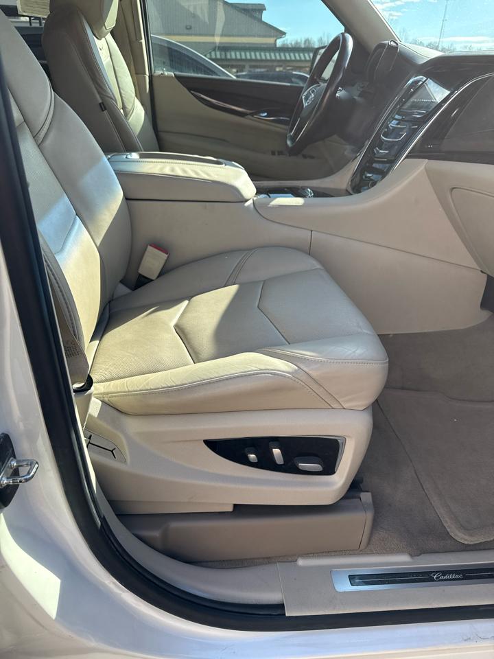 Cadillac Escalade ESV 4WD 4dr Luxury 2015