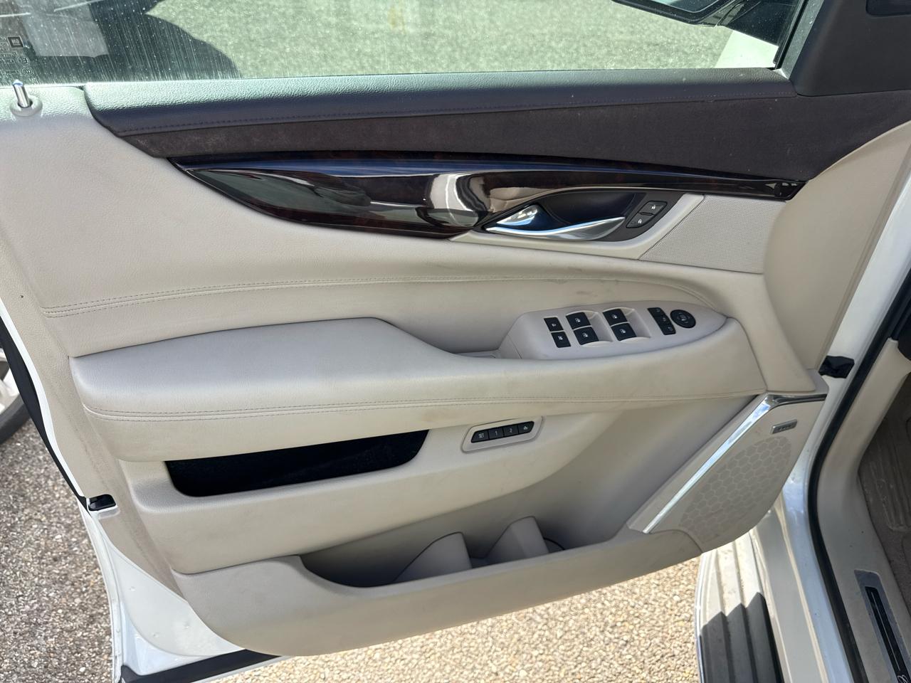 Cadillac Escalade ESV 4WD 4dr Luxury 2015