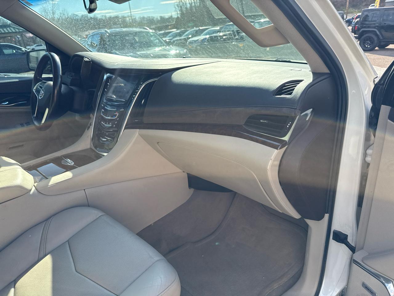 Cadillac Escalade ESV 4WD 4dr Luxury 2015