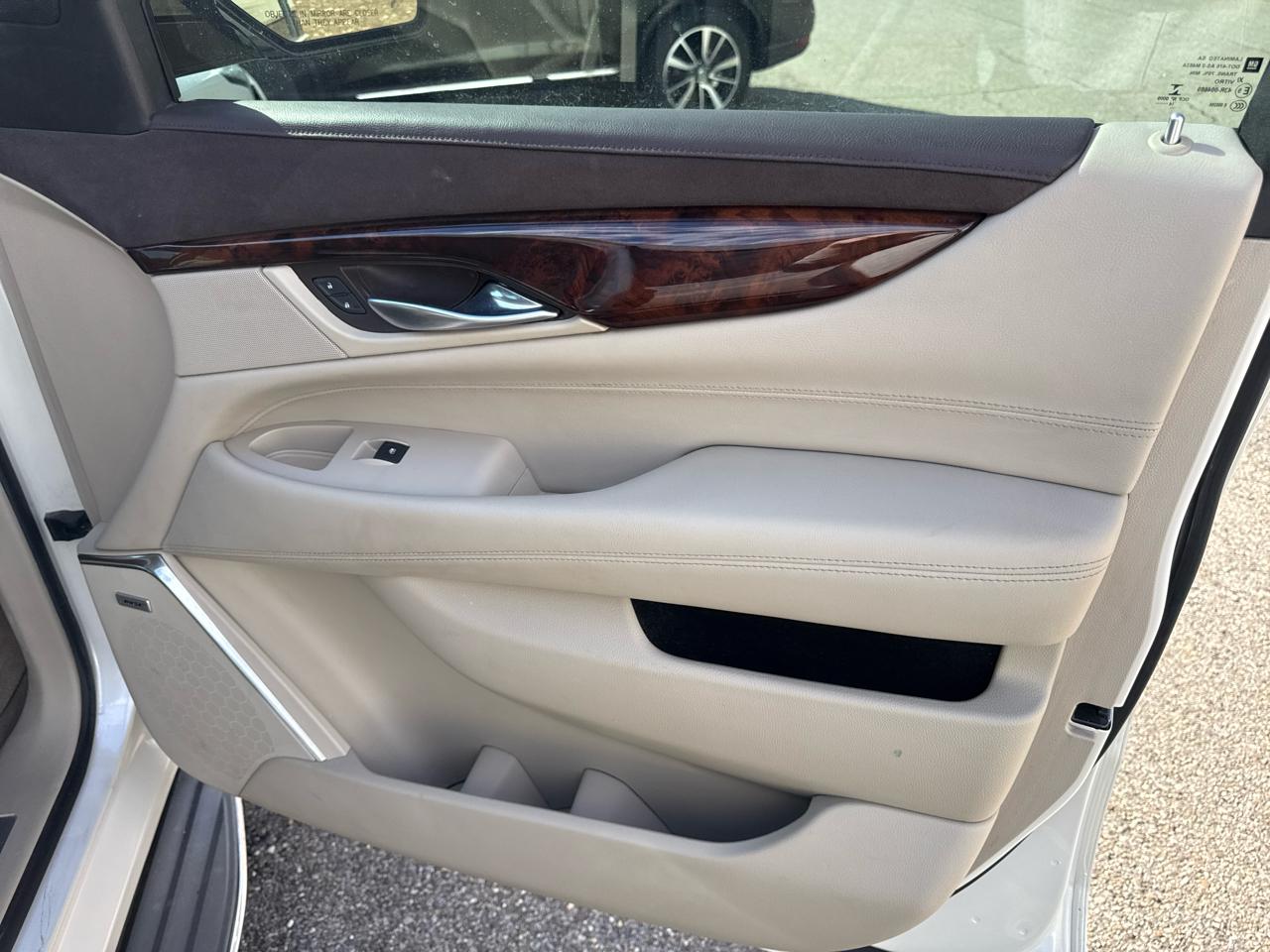 Cadillac Escalade ESV 4WD 4dr Luxury 2015