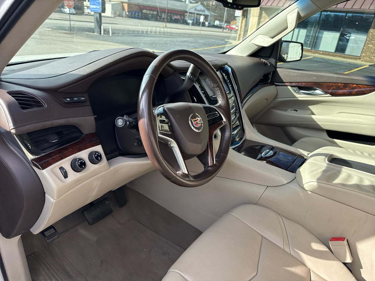 Cadillac Escalade ESV 4WD 4dr Luxury 2015