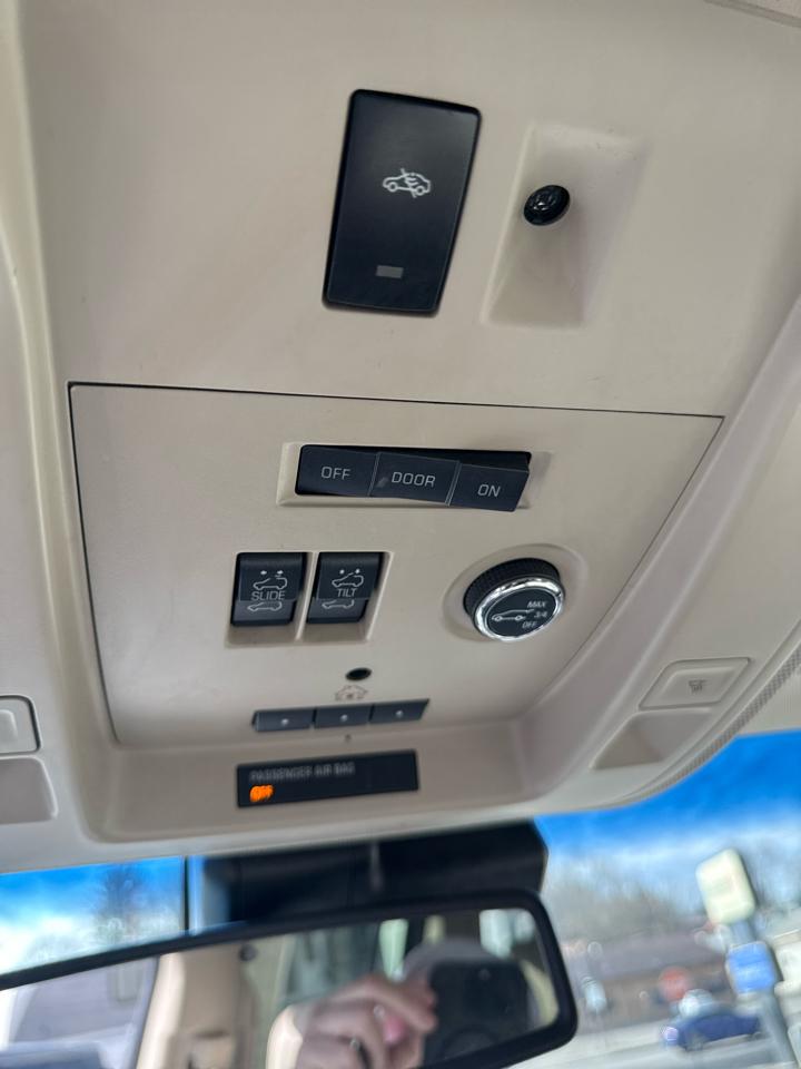 Cadillac Escalade ESV 4WD 4dr Luxury 2015