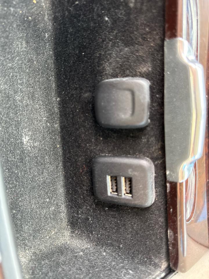 Cadillac Escalade ESV 4WD 4dr Luxury 2015