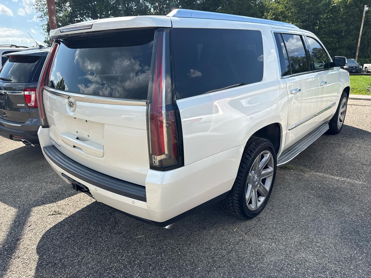 Cadillac Escalade ESV 4WD 4dr Luxury 2015