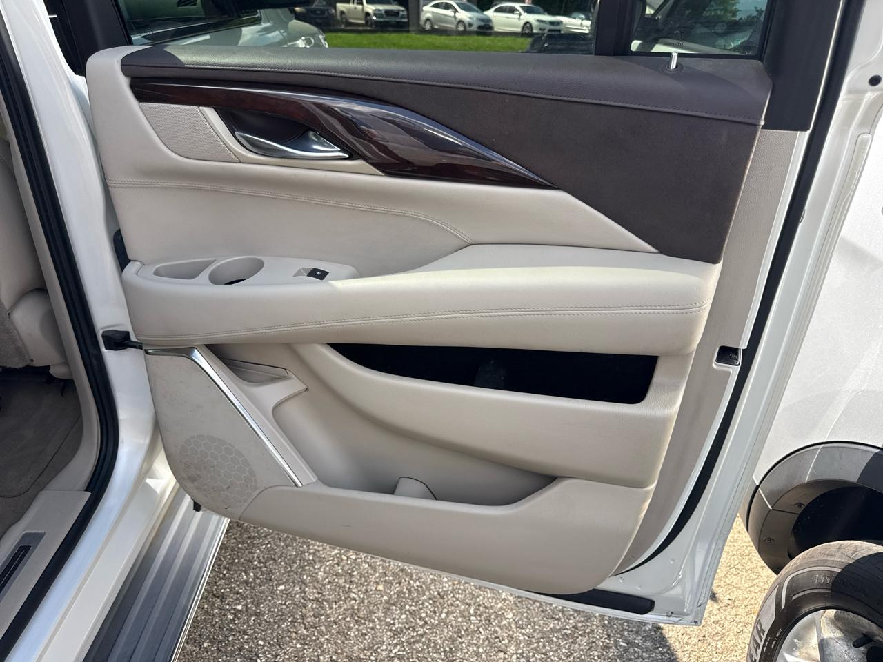 Cadillac Escalade ESV 4WD 4dr Luxury 2015