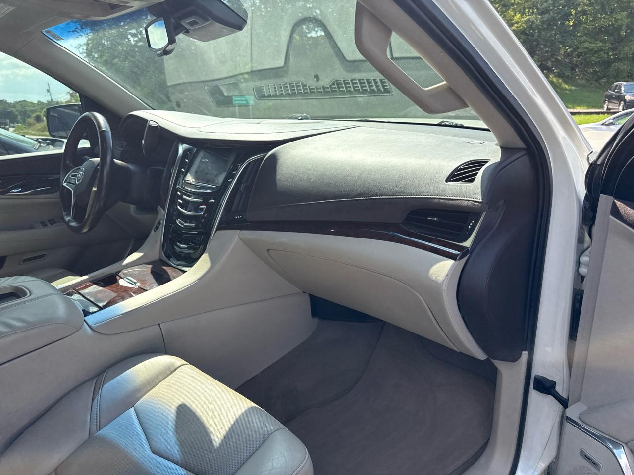 Cadillac Escalade ESV 4WD 4dr Luxury 2015