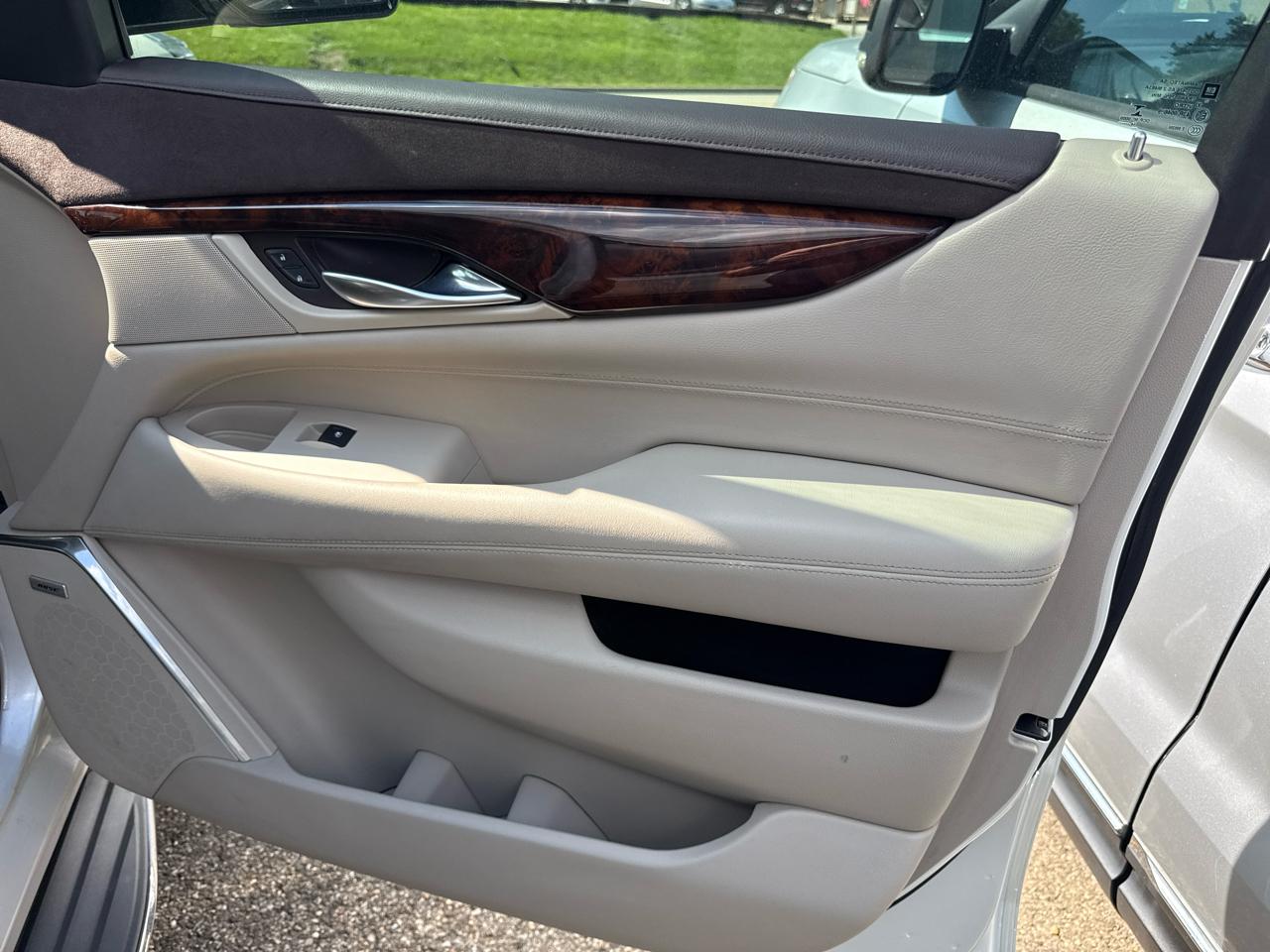 Cadillac Escalade ESV 4WD 4dr Luxury 2015