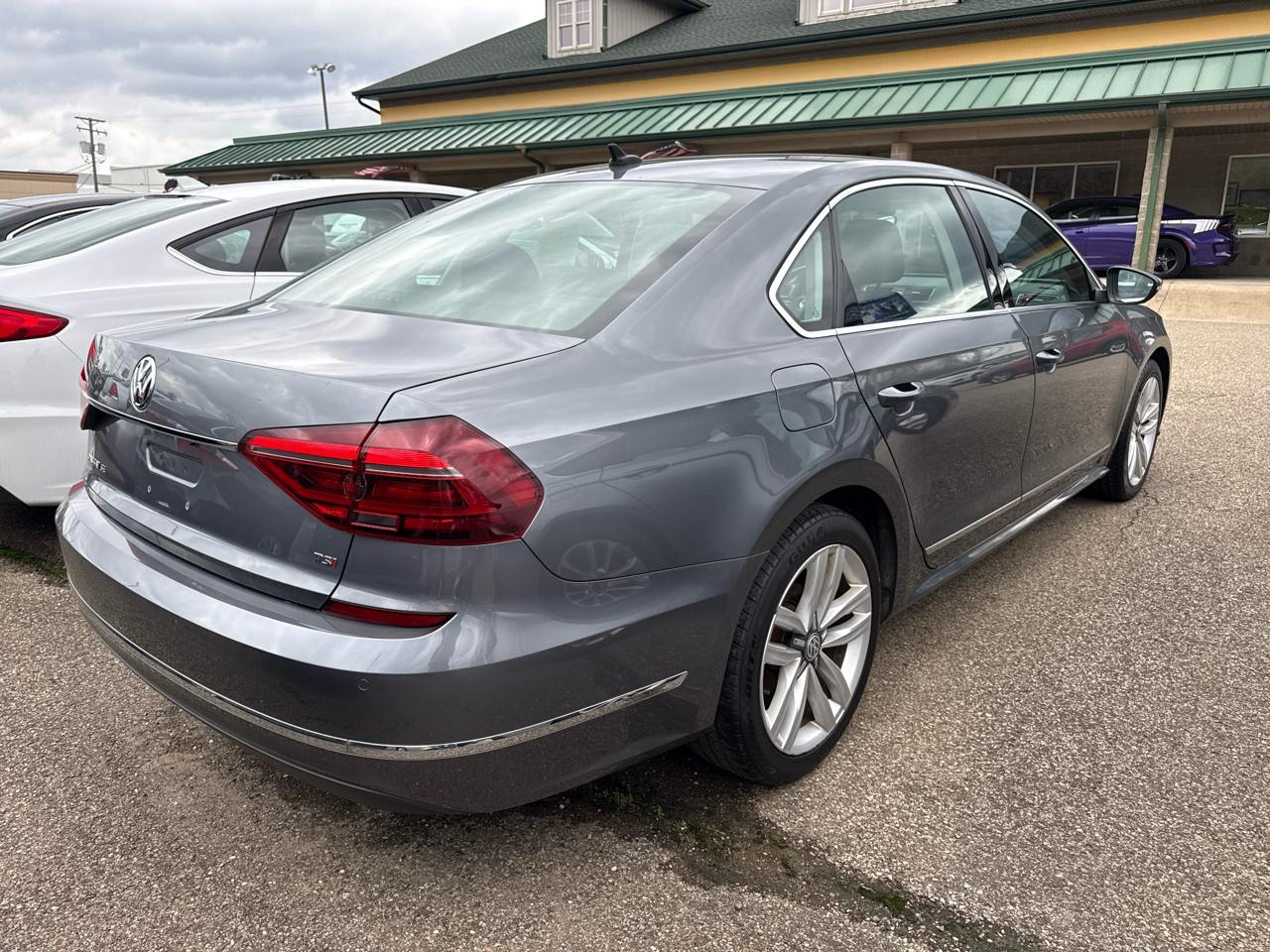 Volkswagen Passat 1.8T SE w/Technology Auto 2017