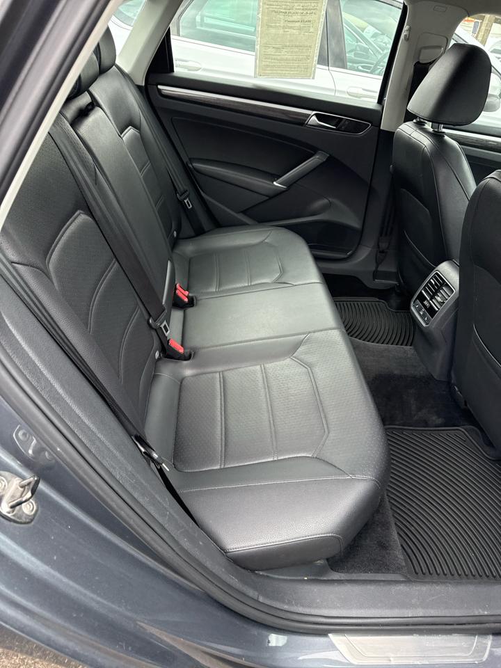 Volkswagen Passat 1.8T SE w/Technology Auto 2017