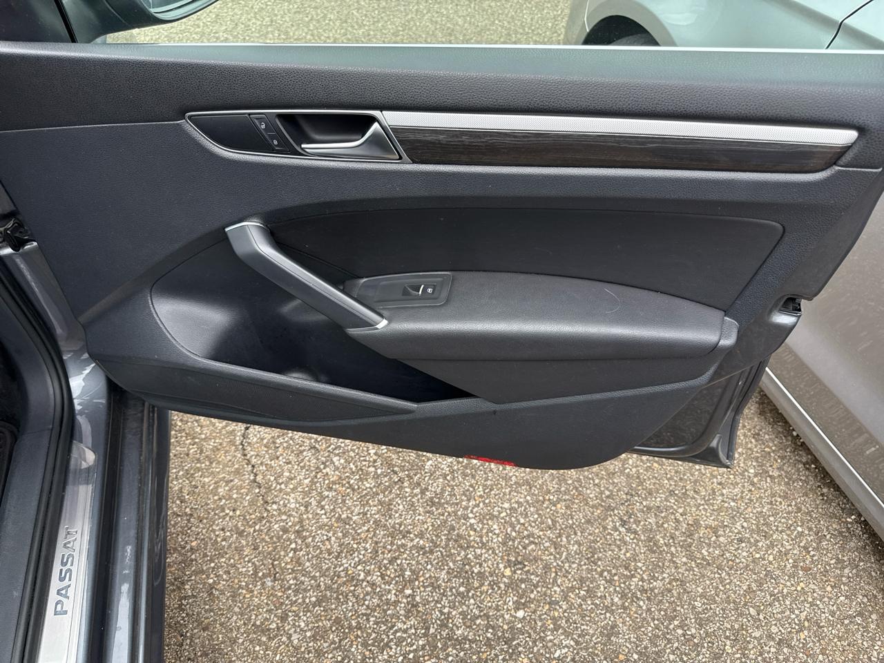 Volkswagen Passat 1.8T SE w/Technology Auto 2017