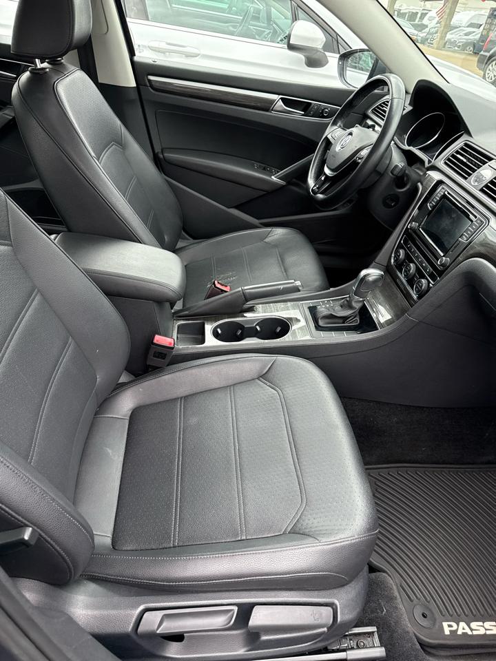 Volkswagen Passat 1.8T SE w/Technology Auto 2017