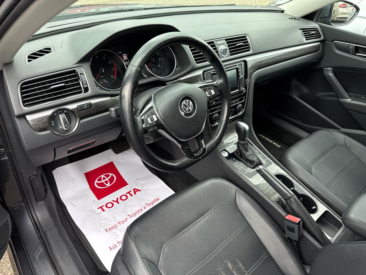 Volkswagen Passat 1.8T SE w/Technology Auto 2017