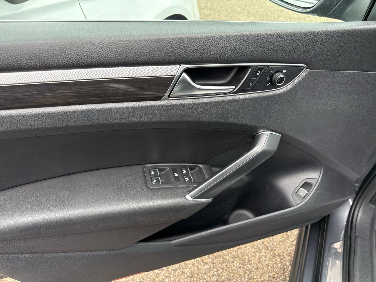 Volkswagen Passat 1.8T SE w/Technology Auto 2017