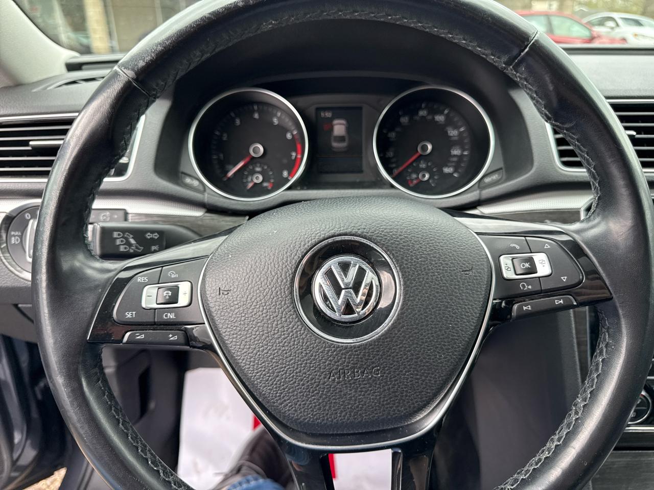 Volkswagen Passat 1.8T SE w/Technology Auto 2017