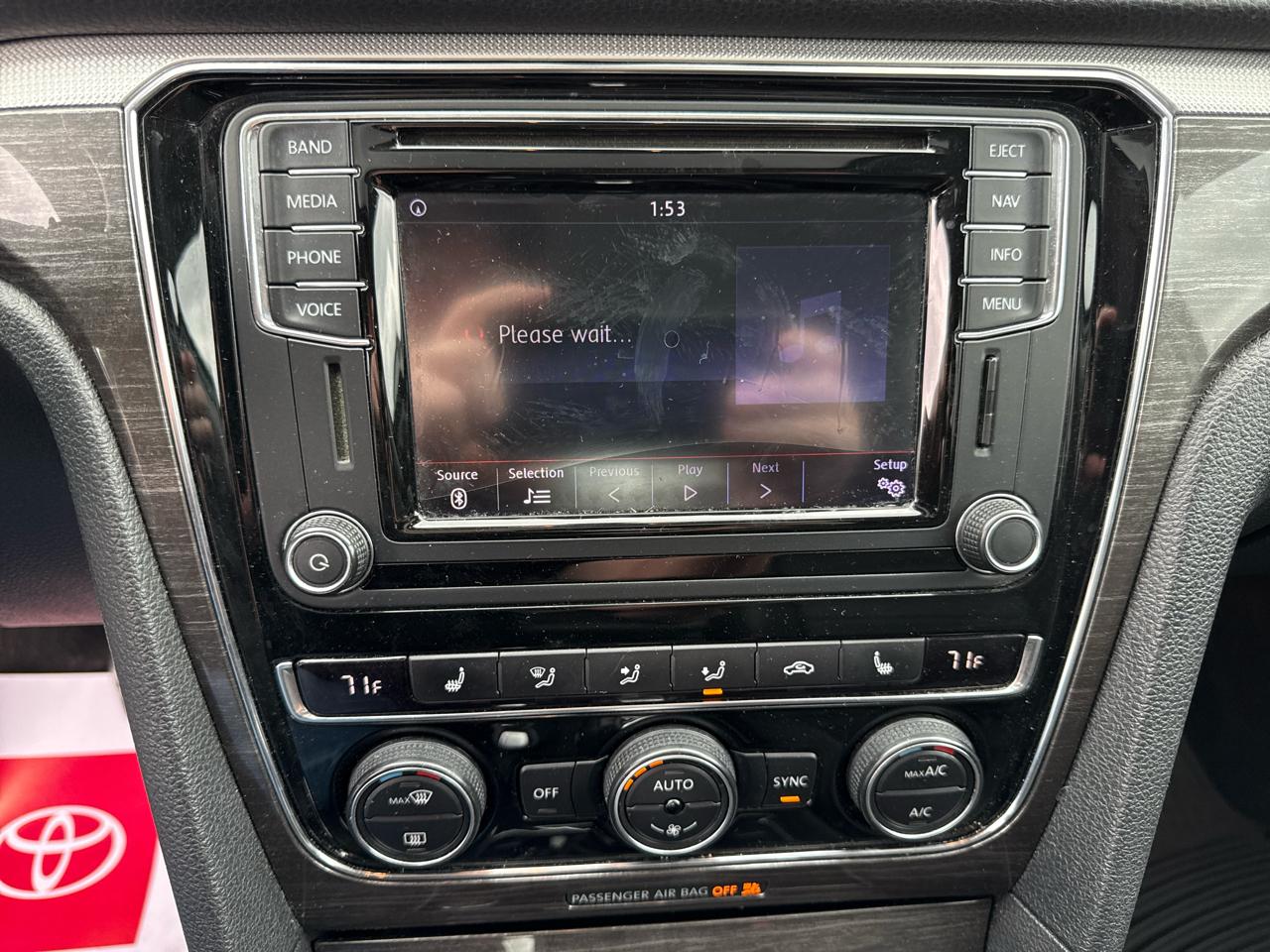 Volkswagen Passat 1.8T SE w/Technology Auto 2017