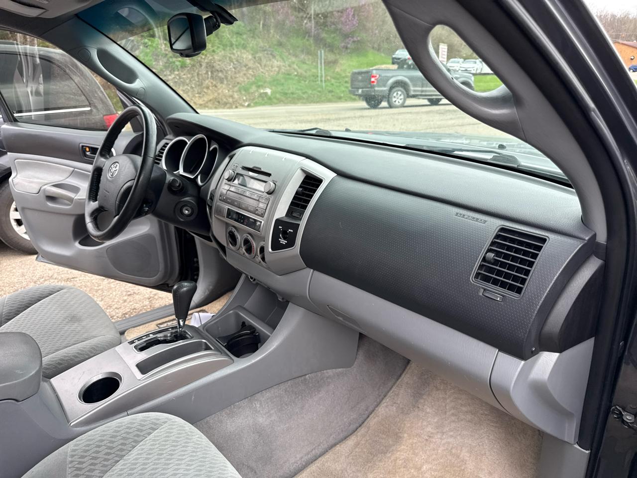 Toyota Tacoma 4WD Access V6 MT (Natl) 2010