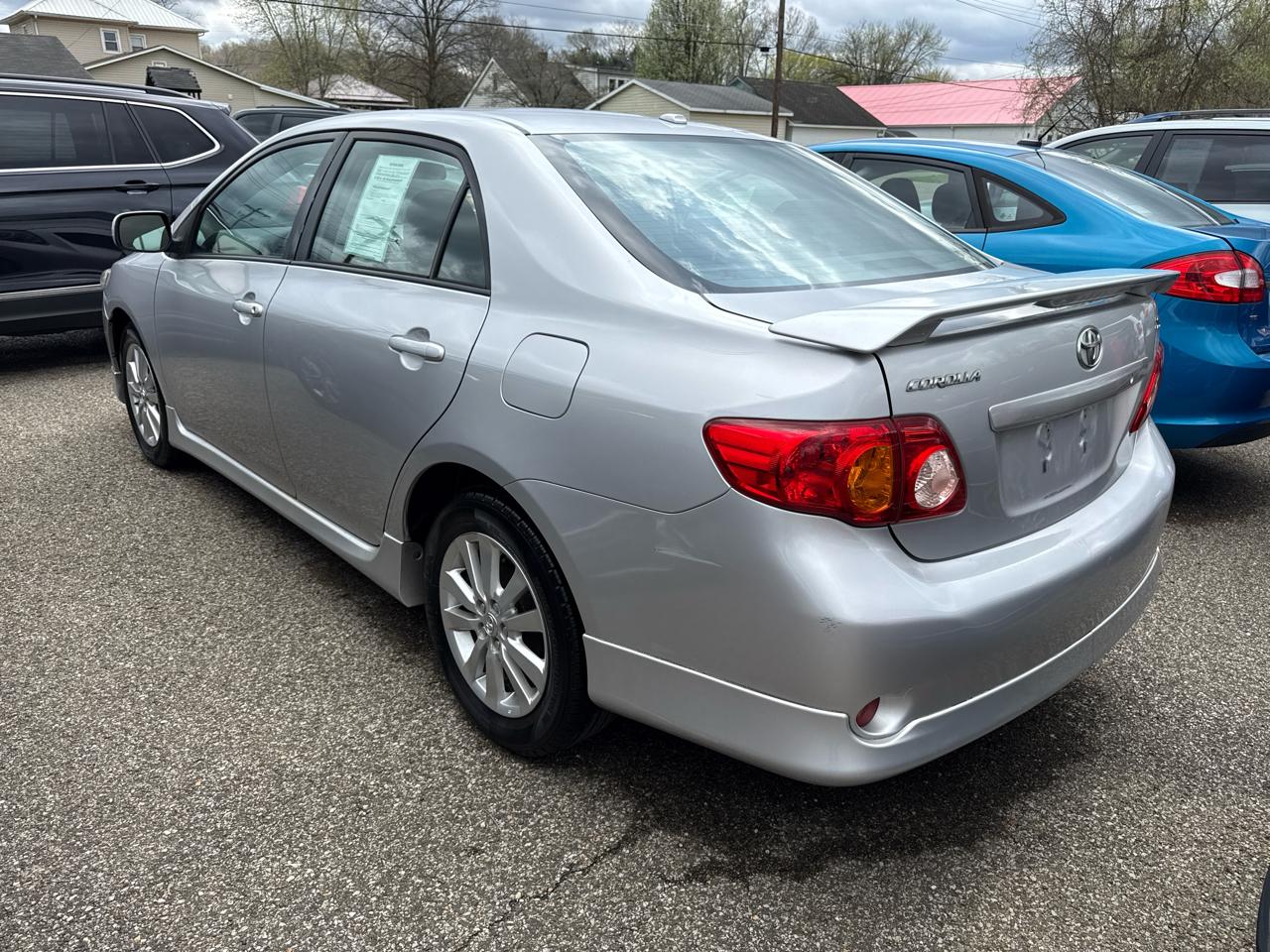 Toyota Corolla 4dr Sdn Man (Natl) 2010