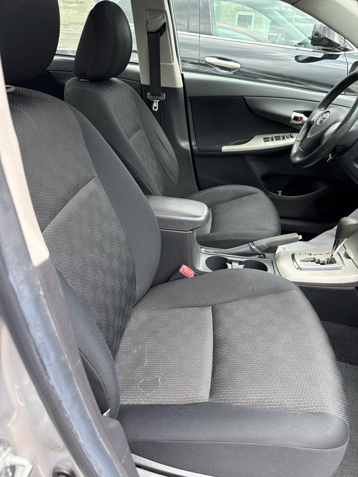 Toyota Corolla 4dr Sdn Man (Natl) 2010