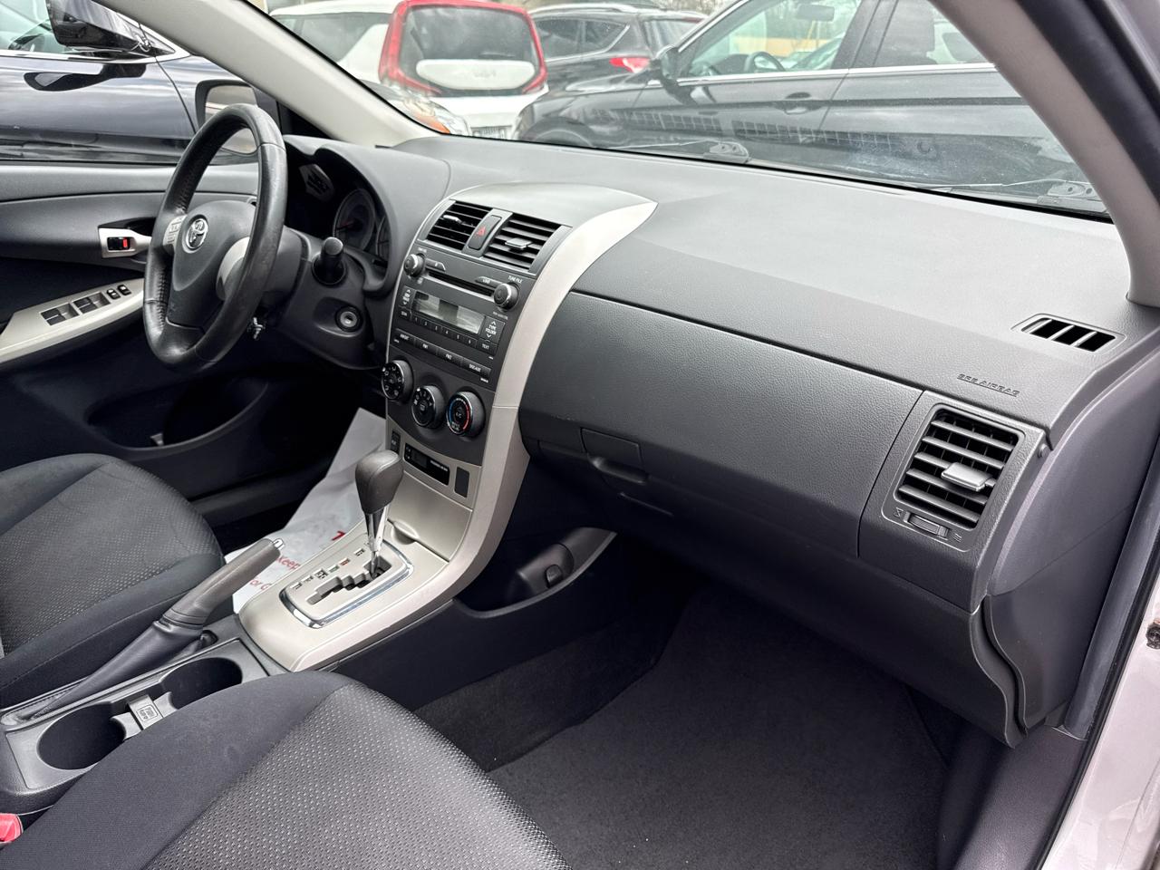 Toyota Corolla 4dr Sdn Man (Natl) 2010