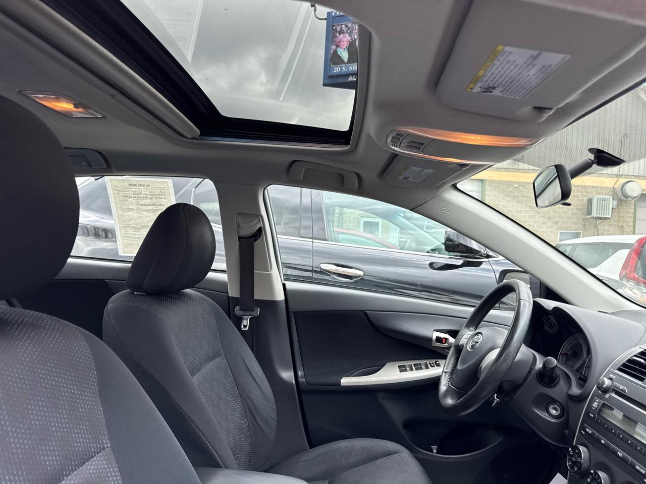 Toyota Corolla 4dr Sdn Man (Natl) 2010