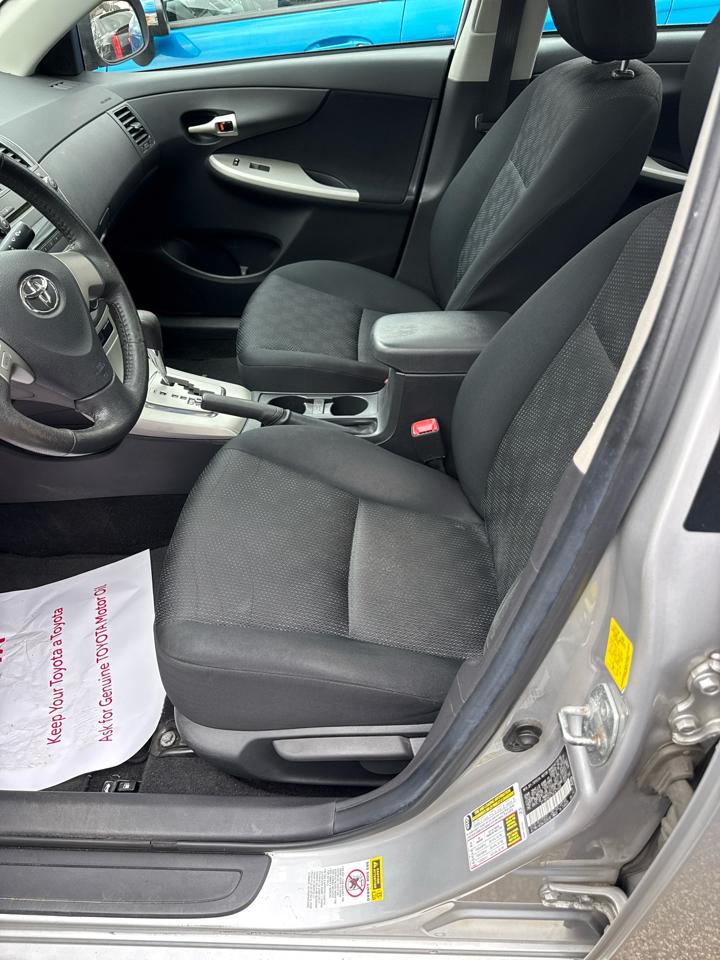 Toyota Corolla 4dr Sdn Man (Natl) 2010