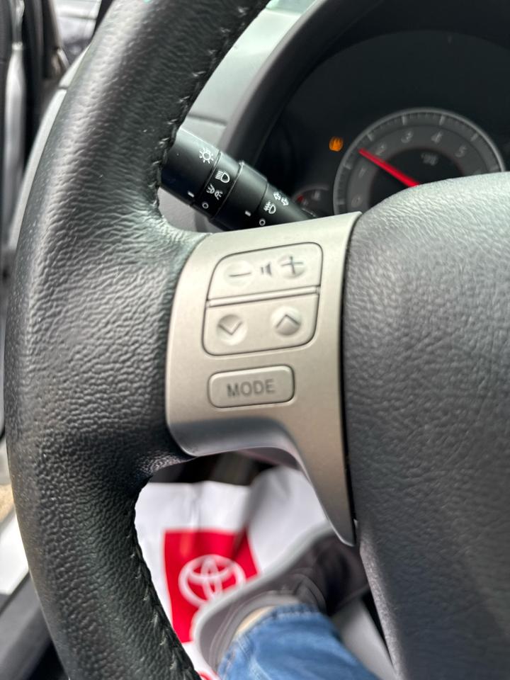 Toyota Corolla 4dr Sdn Man (Natl) 2010